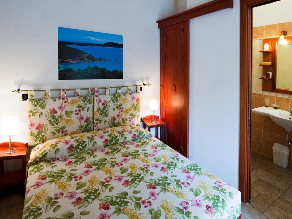 Villaggio Camping Spiaggia Del Riso Villasimius Oda fotoğraf